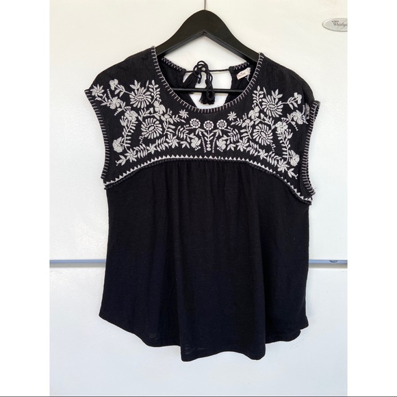 Hollister Tops - Hollister Floral Embroidered Black Blouse